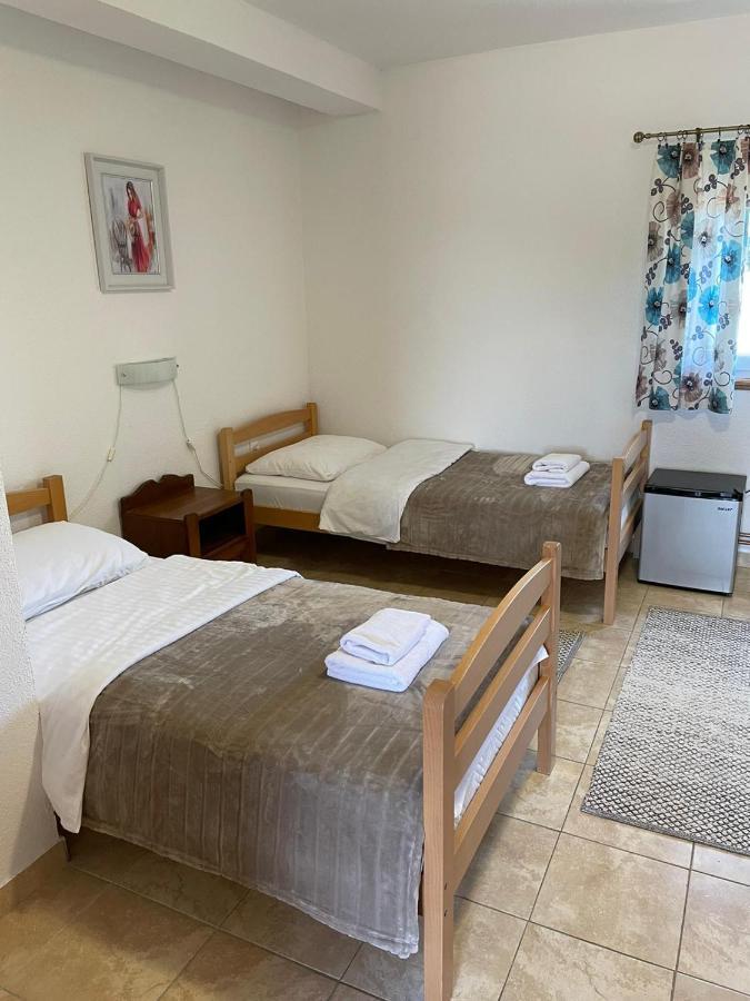 Bed And Breakfast Albatros Perusic Exterior photo