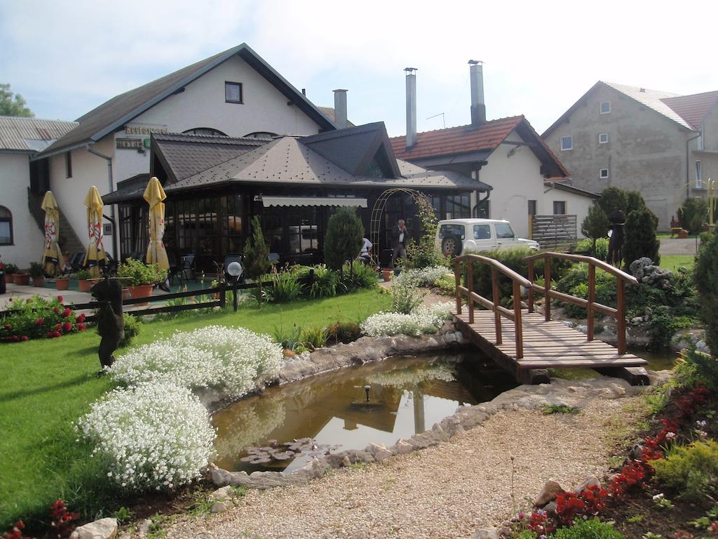 Bed And Breakfast Albatros Perusic Exterior photo