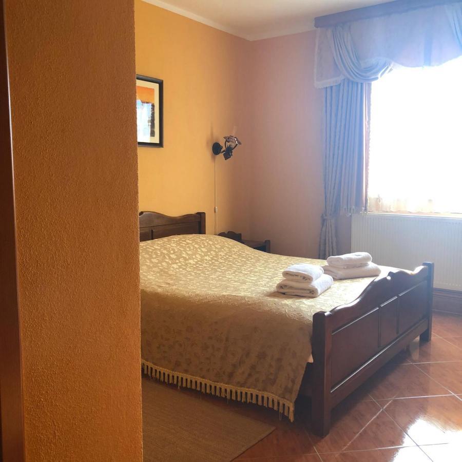 Bed And Breakfast Albatros Perusic Exterior photo