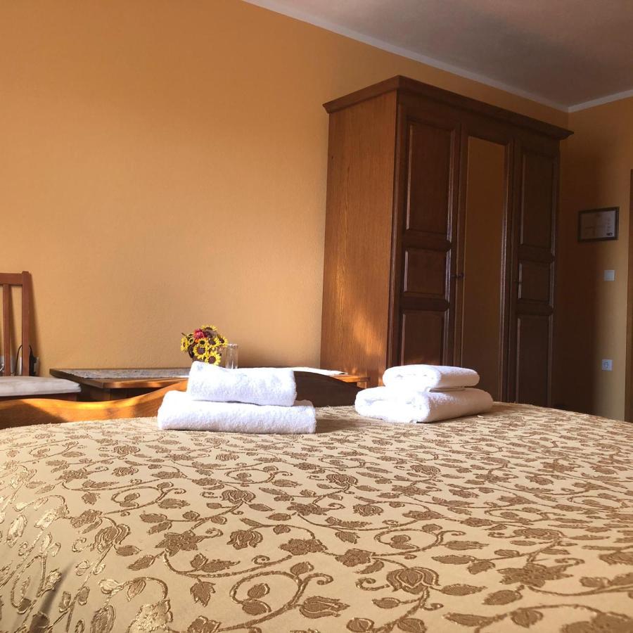 Bed And Breakfast Albatros Perusic Exterior photo
