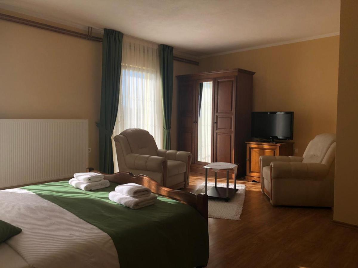 Bed And Breakfast Albatros Perusic Exterior photo